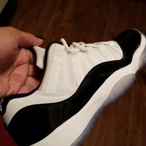 Jordan Concord Low Size 5 youth
